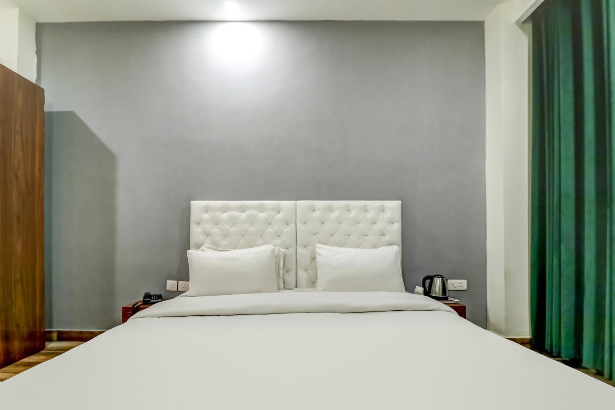 Townhouse Skylight Near Medanta Hospital Hotel Gurgaon Buitenkant foto