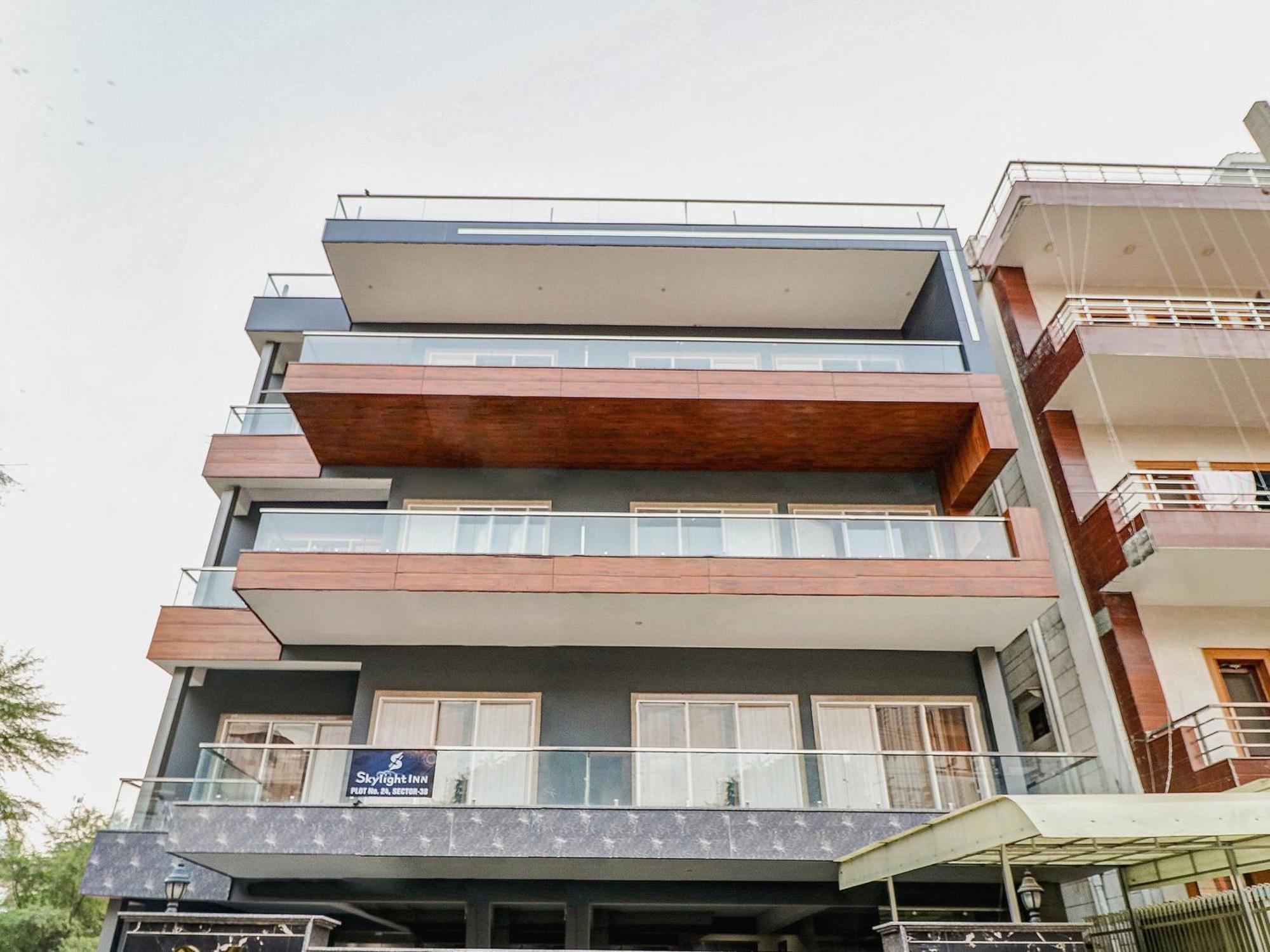 Townhouse Skylight Near Medanta Hospital Hotel Gurgaon Buitenkant foto